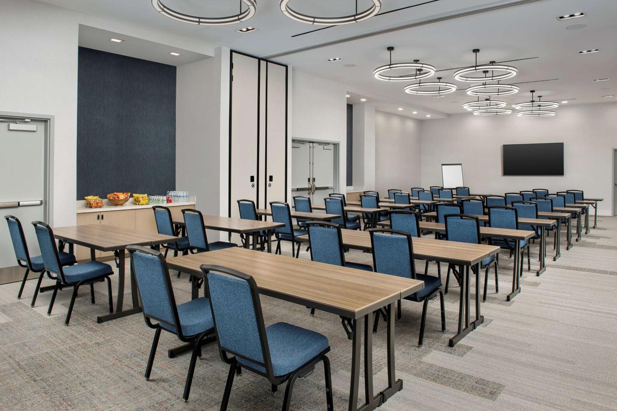 Hotel Hilton Garden Airport